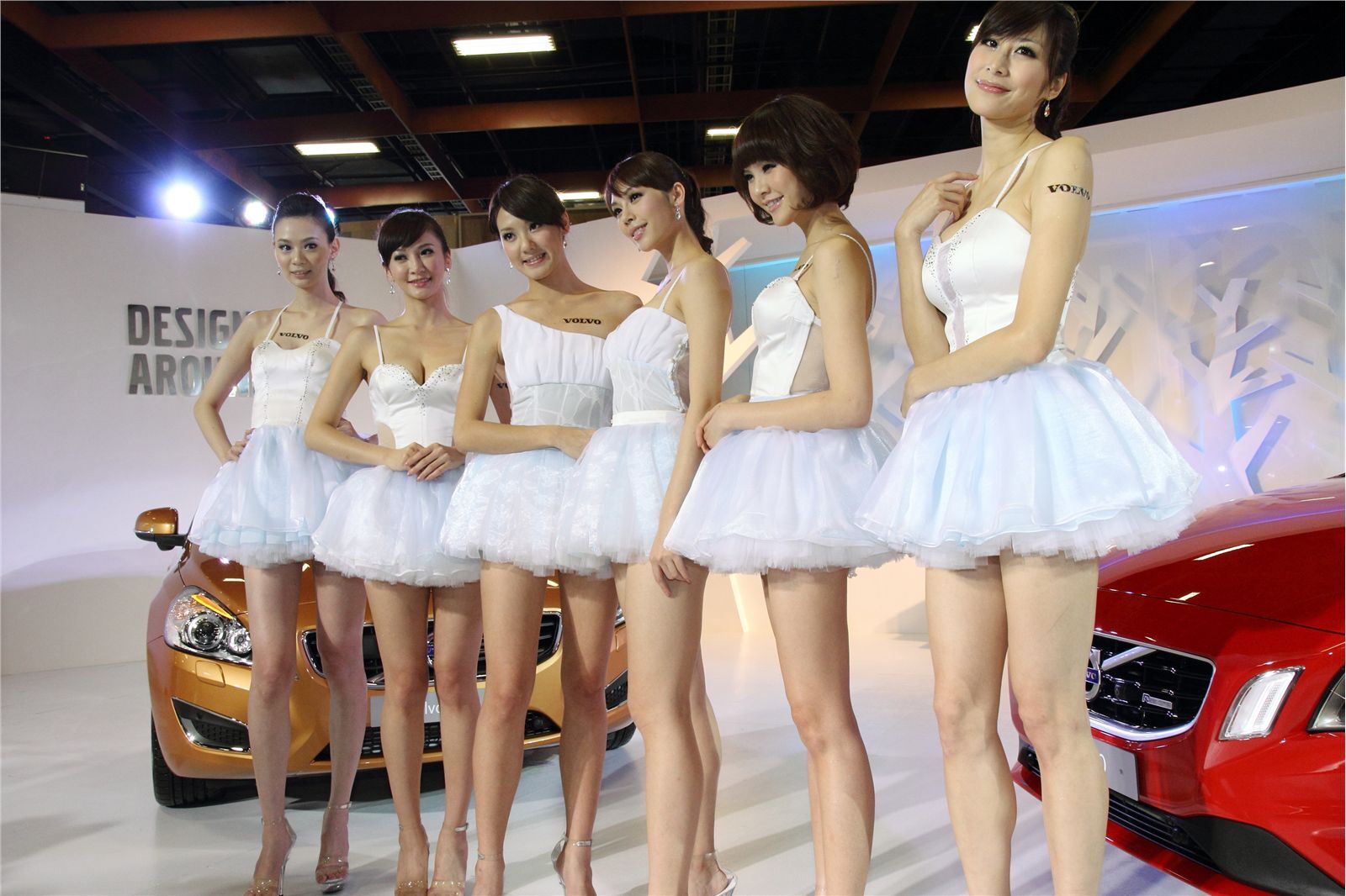 2012模特车展亮相走秀图片 多个美女集合